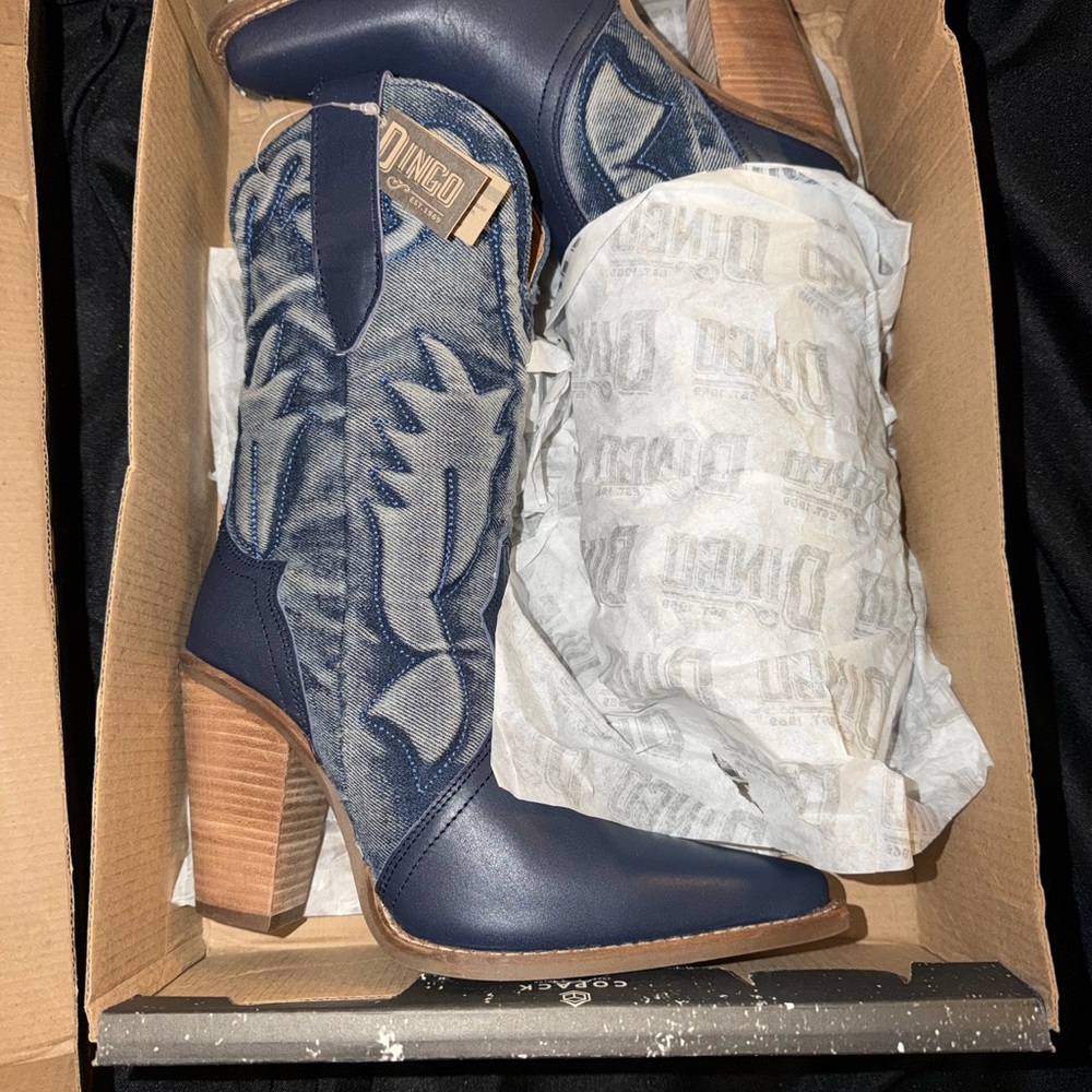 Dingo Women's Tipsy Blue and Tan Heeled Boots - New - Picture 7 of 9